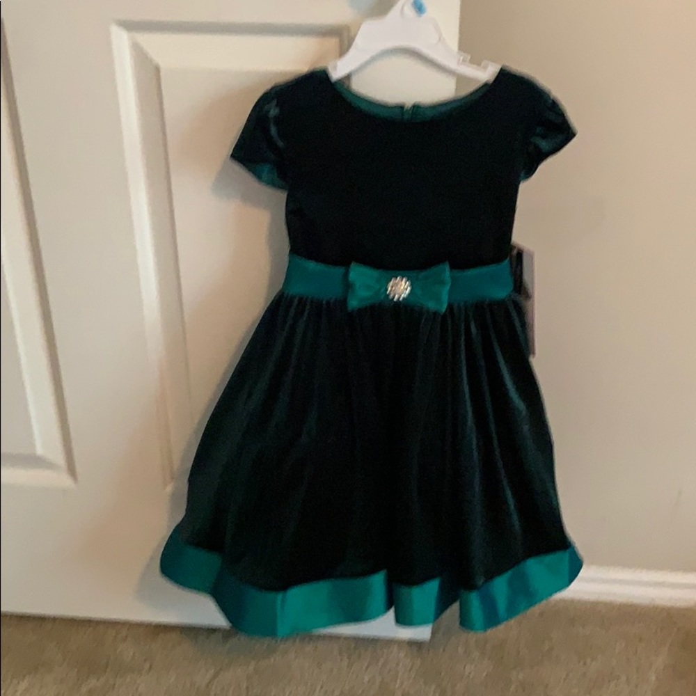 Green velvetty feel dress for toddlers!